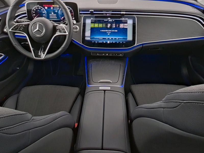 Mercedes-Benz E 220 T d , AVANTGARDE AHK DISTR KAMERA SPUR