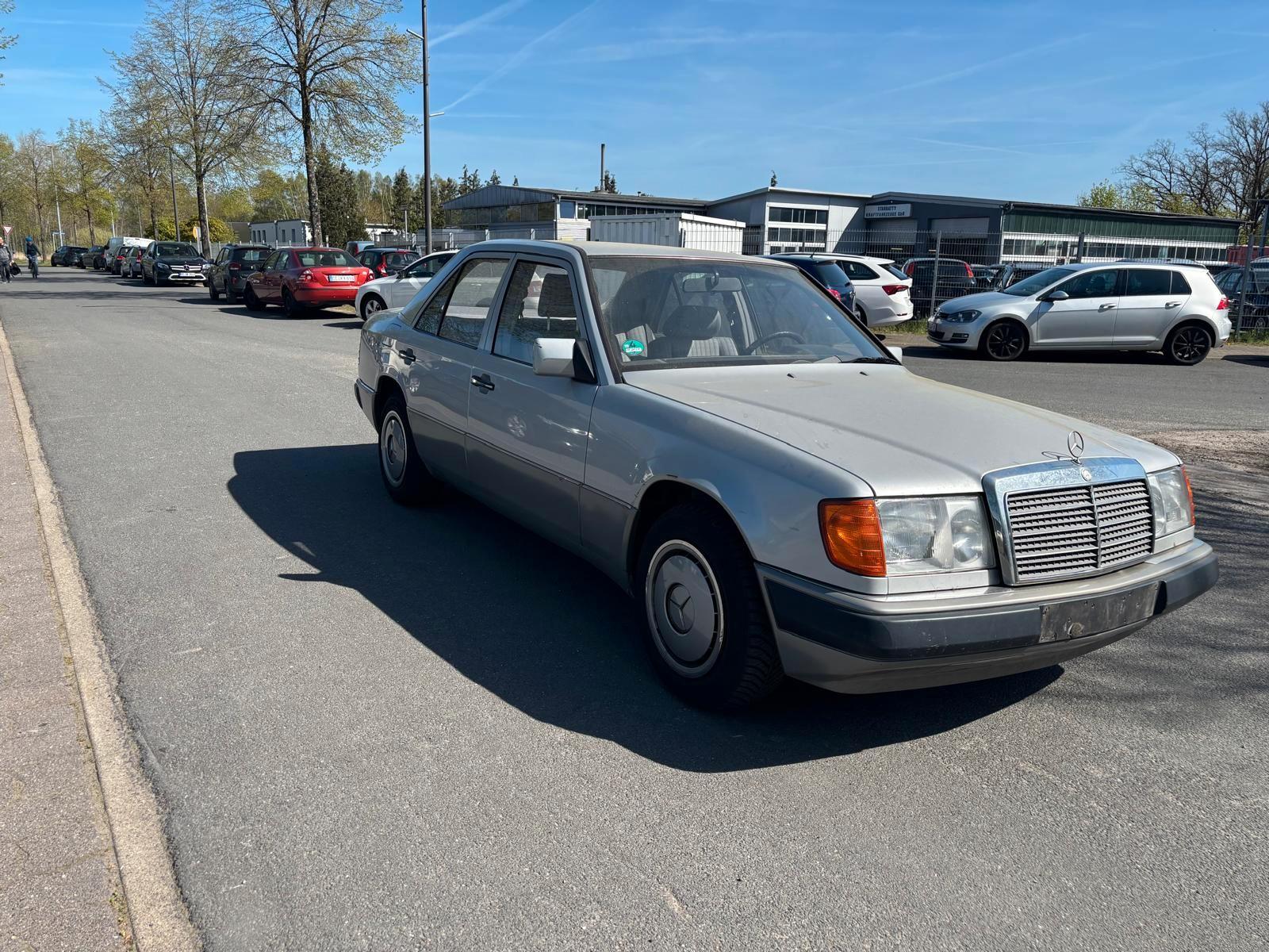 Mercedes-Benz 300E 2 Hand Original KM  Scheckheft gepflegt