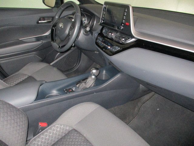 Fahrzeugabbildung Toyota C-HR Hybrid Business Edition