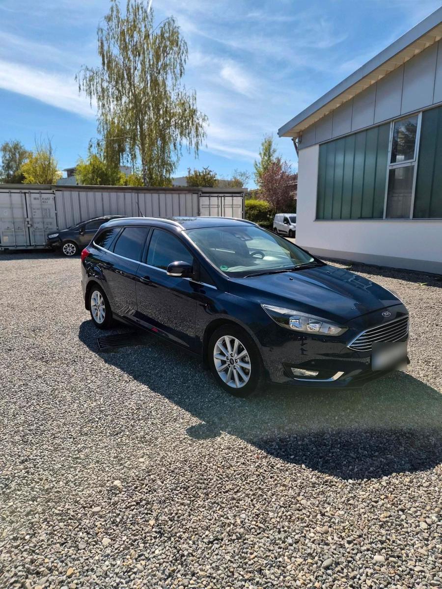 Ford  2015 — rear view
