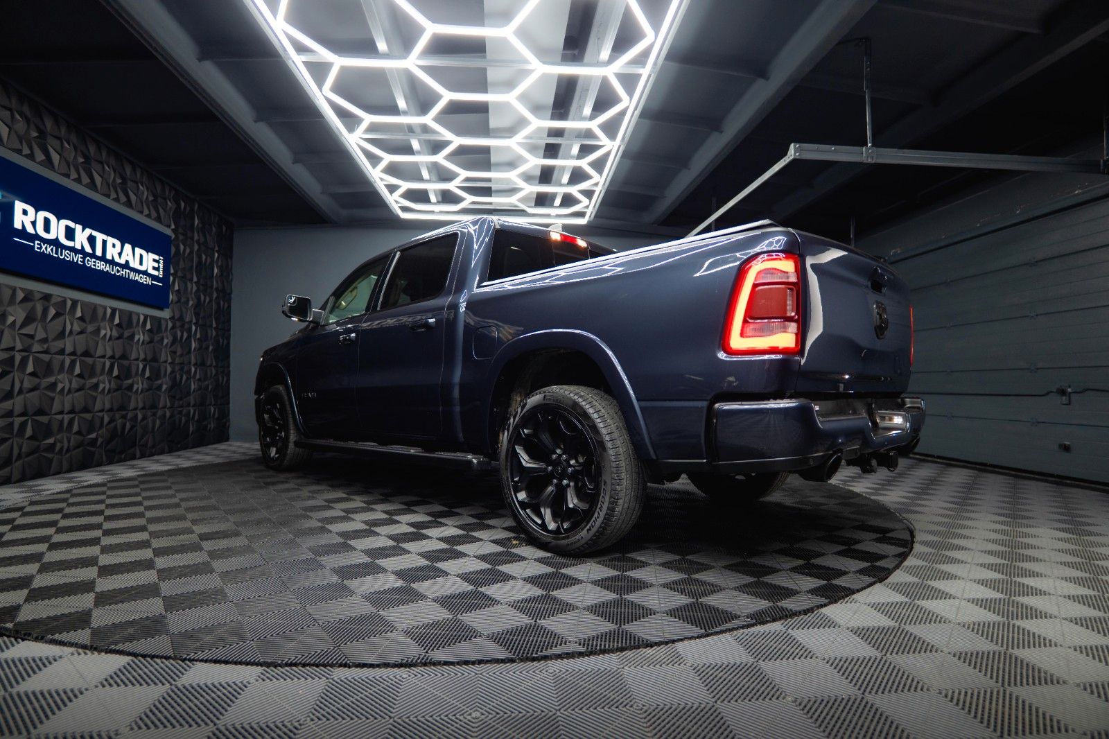 Fahrzeugabbildung Dodge RAM 5.7 V8 HEMI 4x4 NIGHT-Paket LARAMIE 22 Zoll