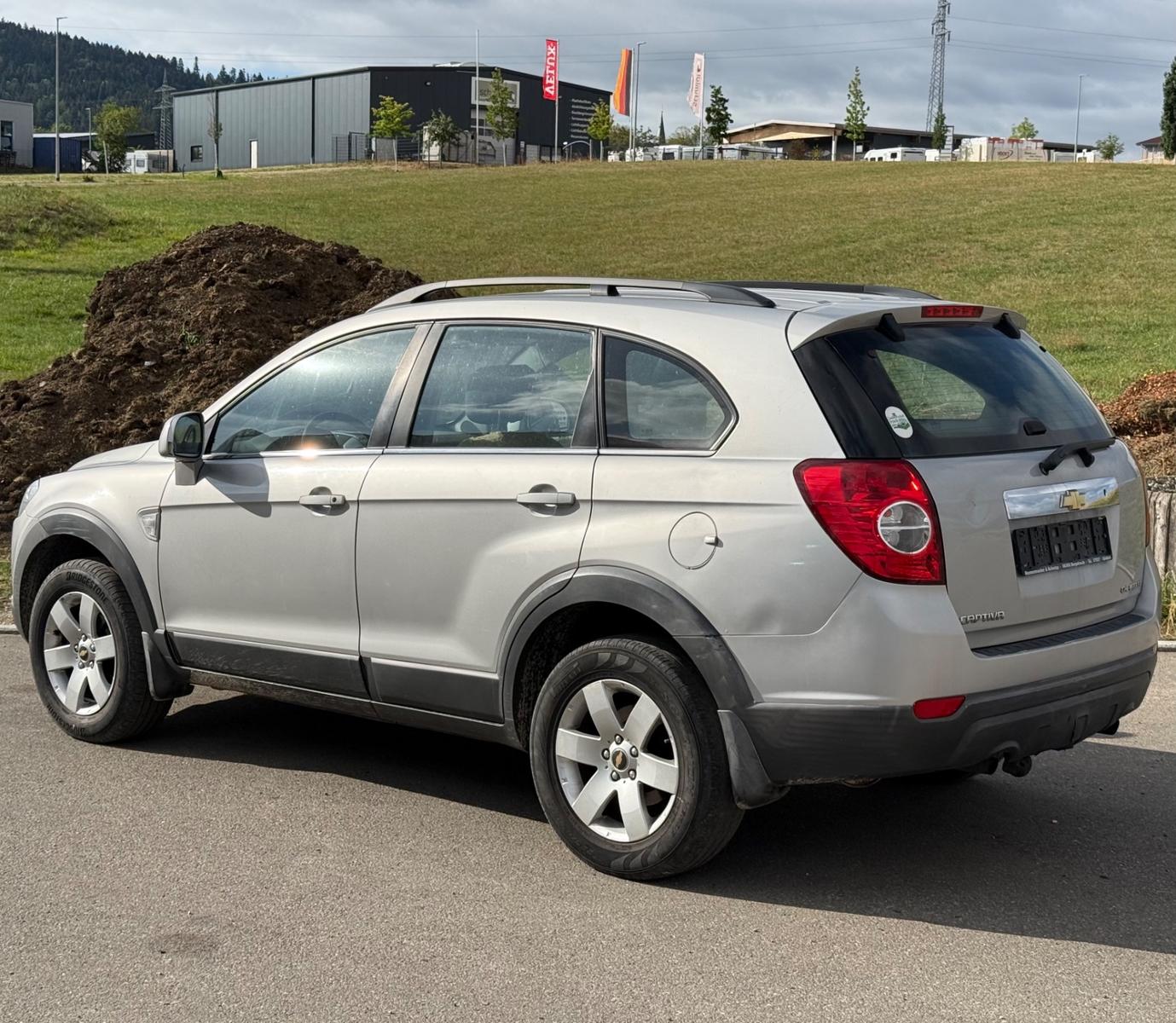 Chevrolet Captiva 2008 — rear view
