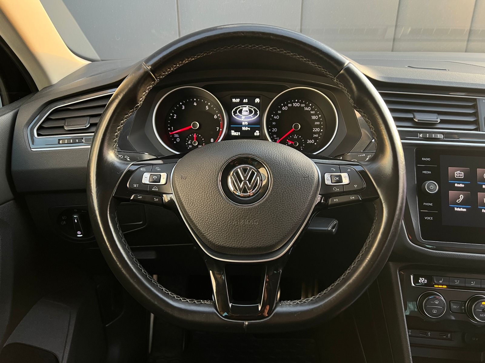 Fahrzeugabbildung Volkswagen Tiguan SOUND 1.4 TSI ACT BMT *AHK, Navi, Kamera*