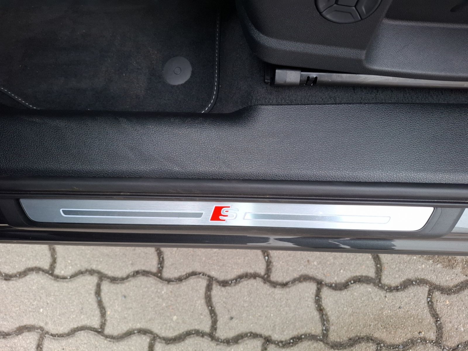 Fahrzeugabbildung Audi Q3 40 TFSI S-line quattro S-tronic LED AHK Navi