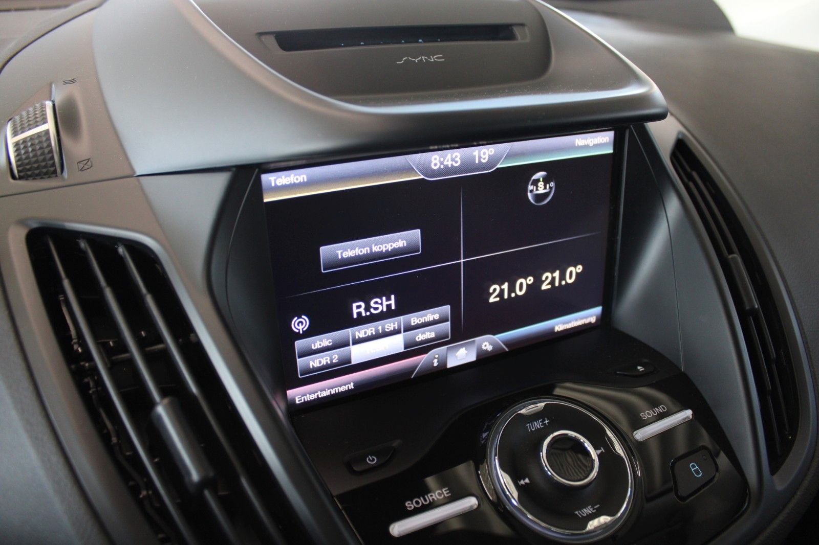 Fahrzeugabbildung Ford Kuga Individual NAVI XENON WinterPaket 1.Hand