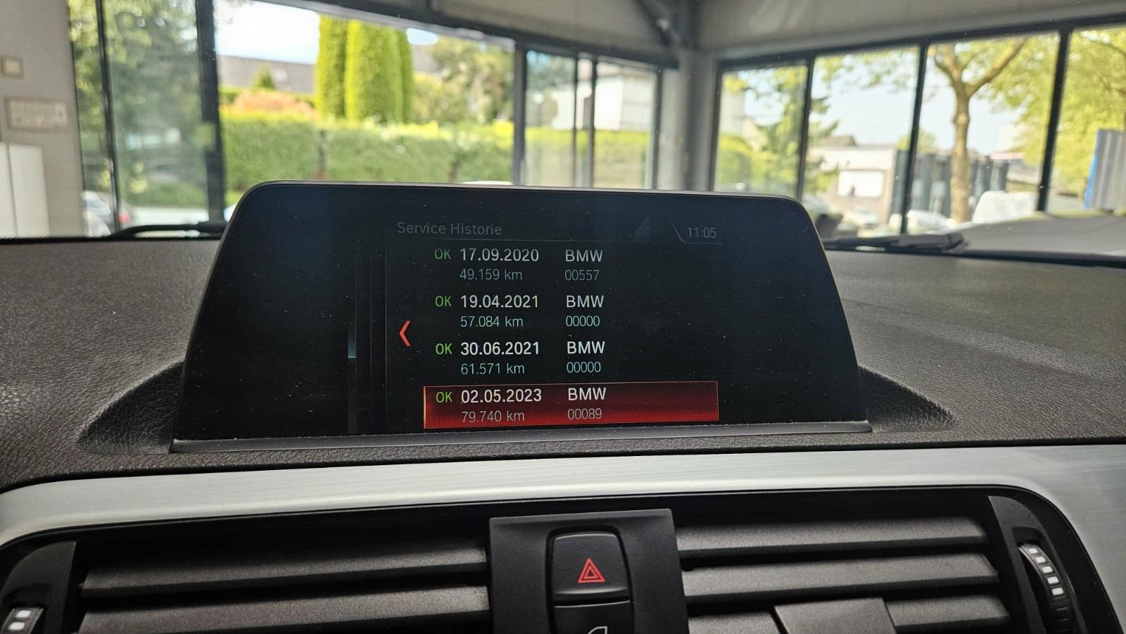 BMW 120i Vollleder Navi Tempomat Sitzheizung PDC LED