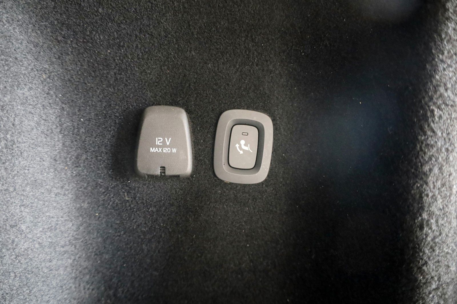 Fahrzeugabbildung Volvo V60 Momentum Pro Navi,LED,Kamera,SH,Tleder,AHK e