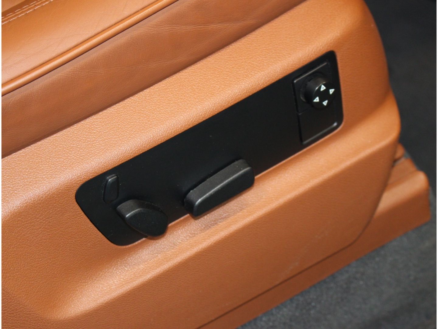 Fahrzeugabbildung Volkswagen Touareg 3.0 TDI V6 TDI DPF 2. Hand*Standhzg*VOLL