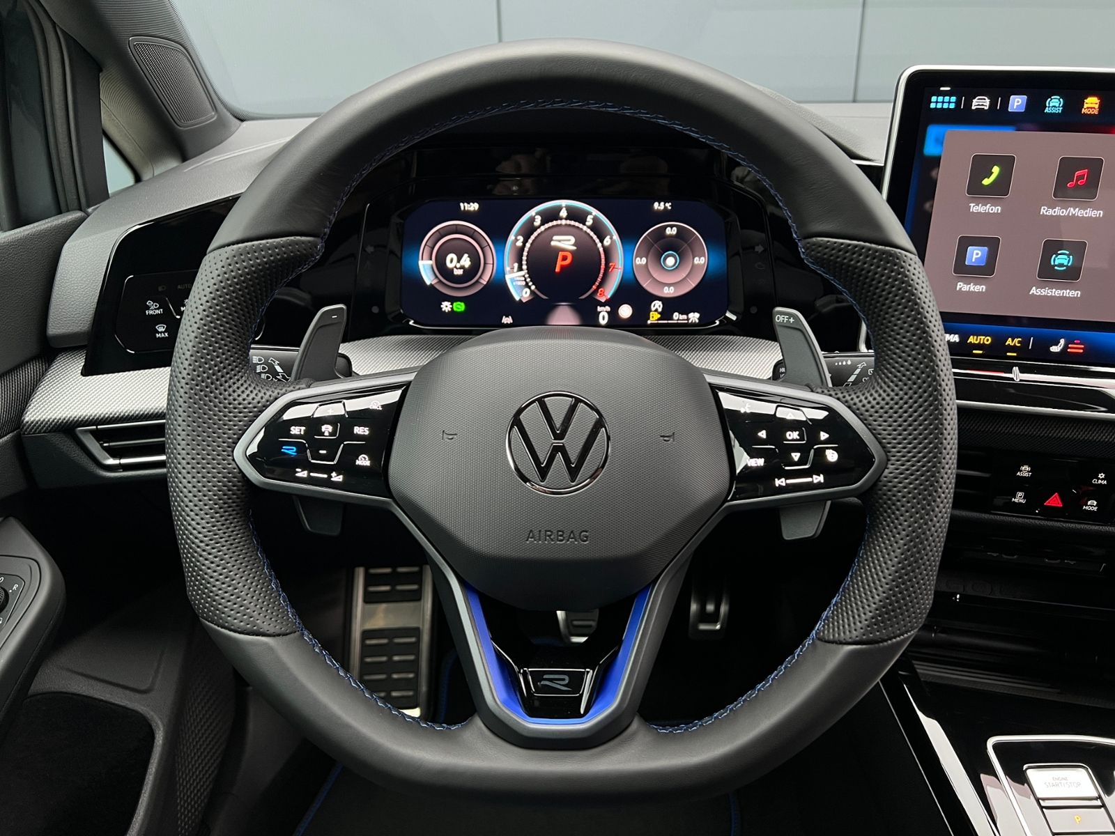 Fahrzeugabbildung Volkswagen Golf VIII R 2.0 TSI DSG 4MOTION *IQ.Light, Black