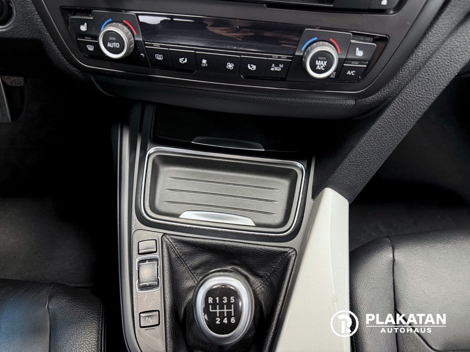 Fahrzeugabbildung BMW 318d Touring Leder Navi Bi-Xenon