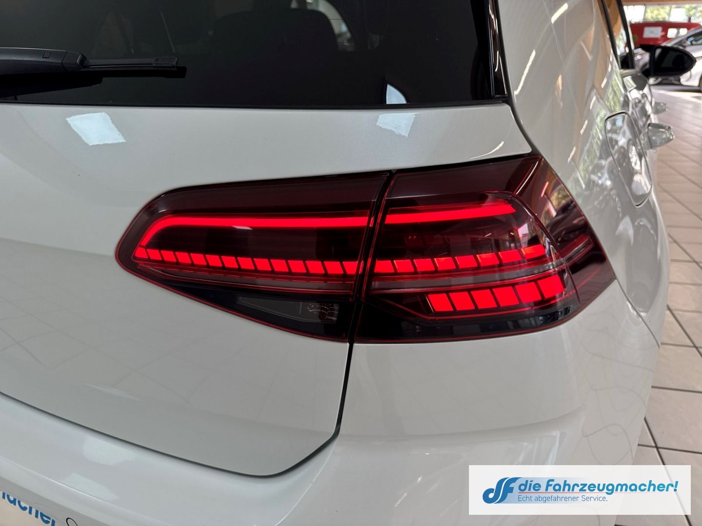 Fahrzeugabbildung Volkswagen Golf VII GTI DSG TOP-Panodach Navi VOLL-LED ACC
