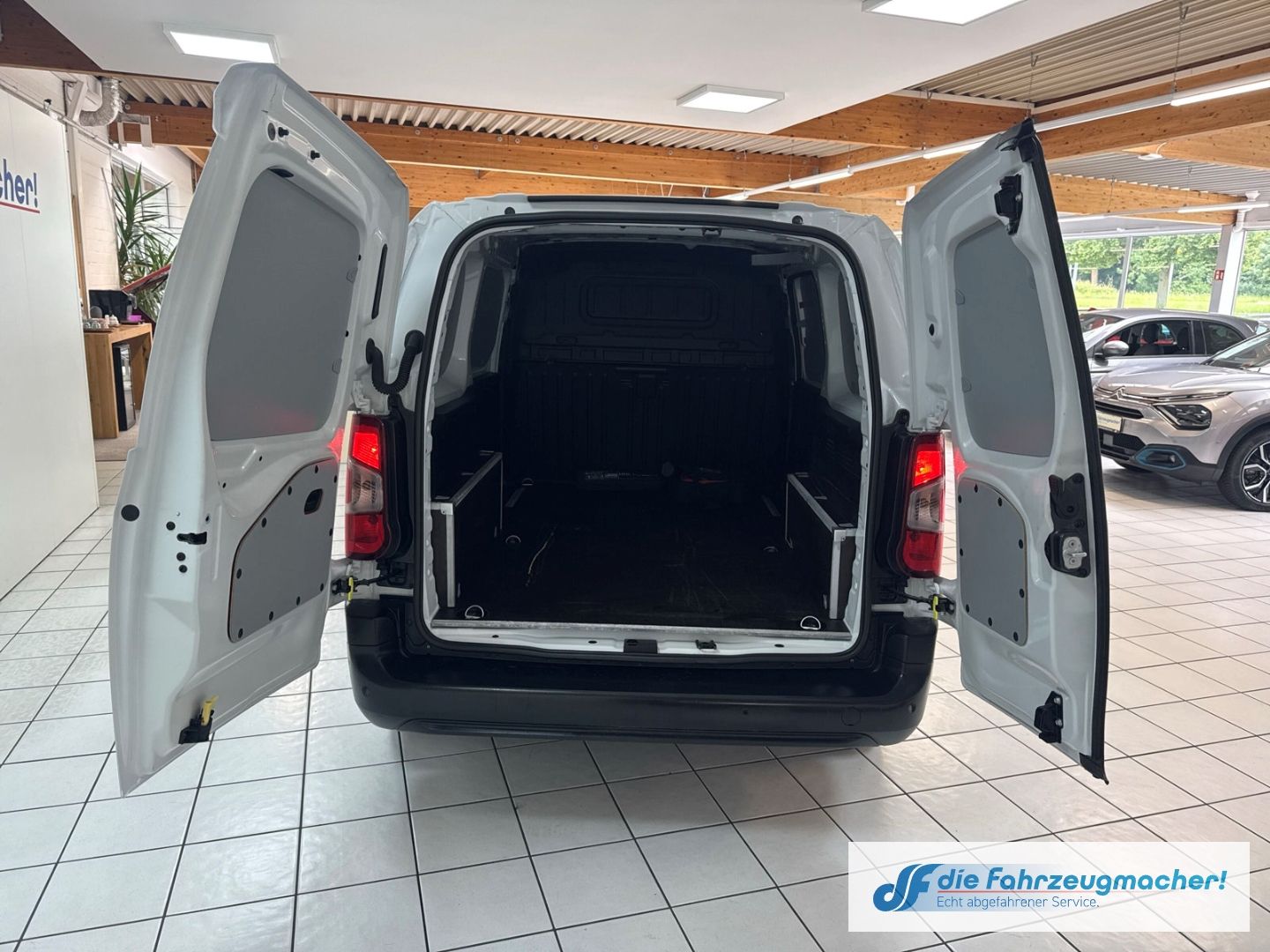 Fahrzeugabbildung Opel Combo E Cargo - e Edition XL LED Apple CarPlay A