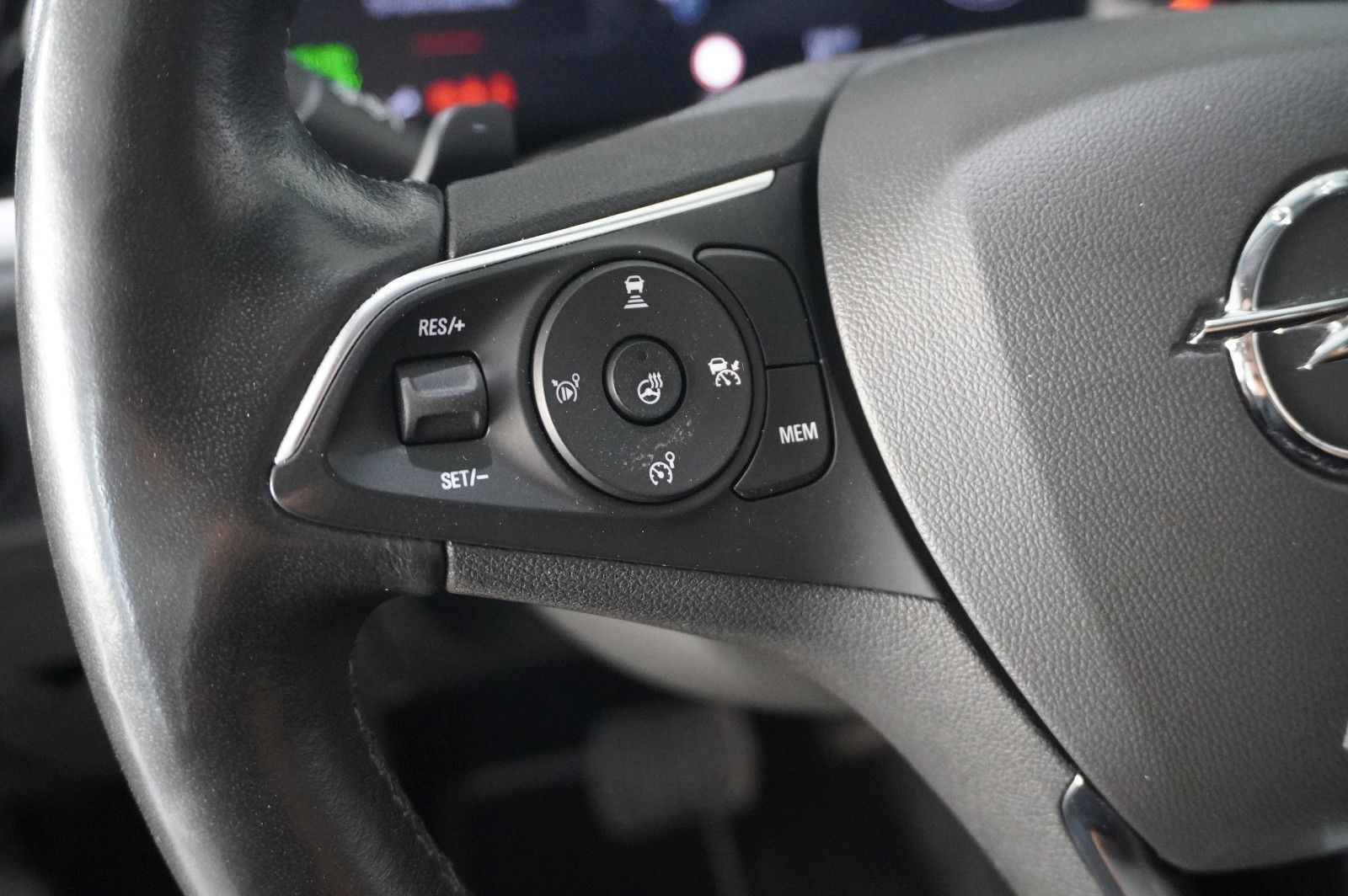 Fahrzeugabbildung Opel Grandland (X) ULTIMATE 4HYBRID NAVI/LED/360°/AHK