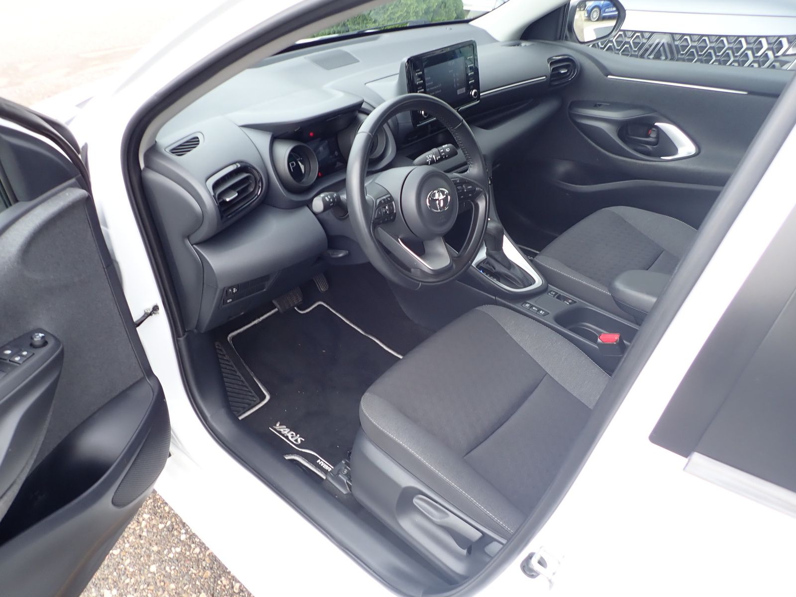 Fahrzeugabbildung Toyota Yaris 1.5 Hybrid Team Deutschland