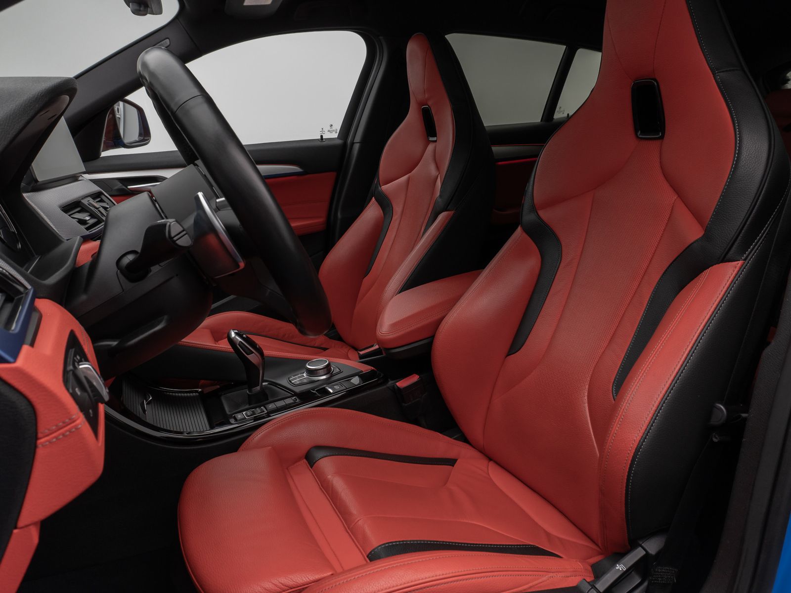 Fahrzeugabbildung BMW X2 sD18d M Sport Kamera HUD DAB HiFi Komfort 19"