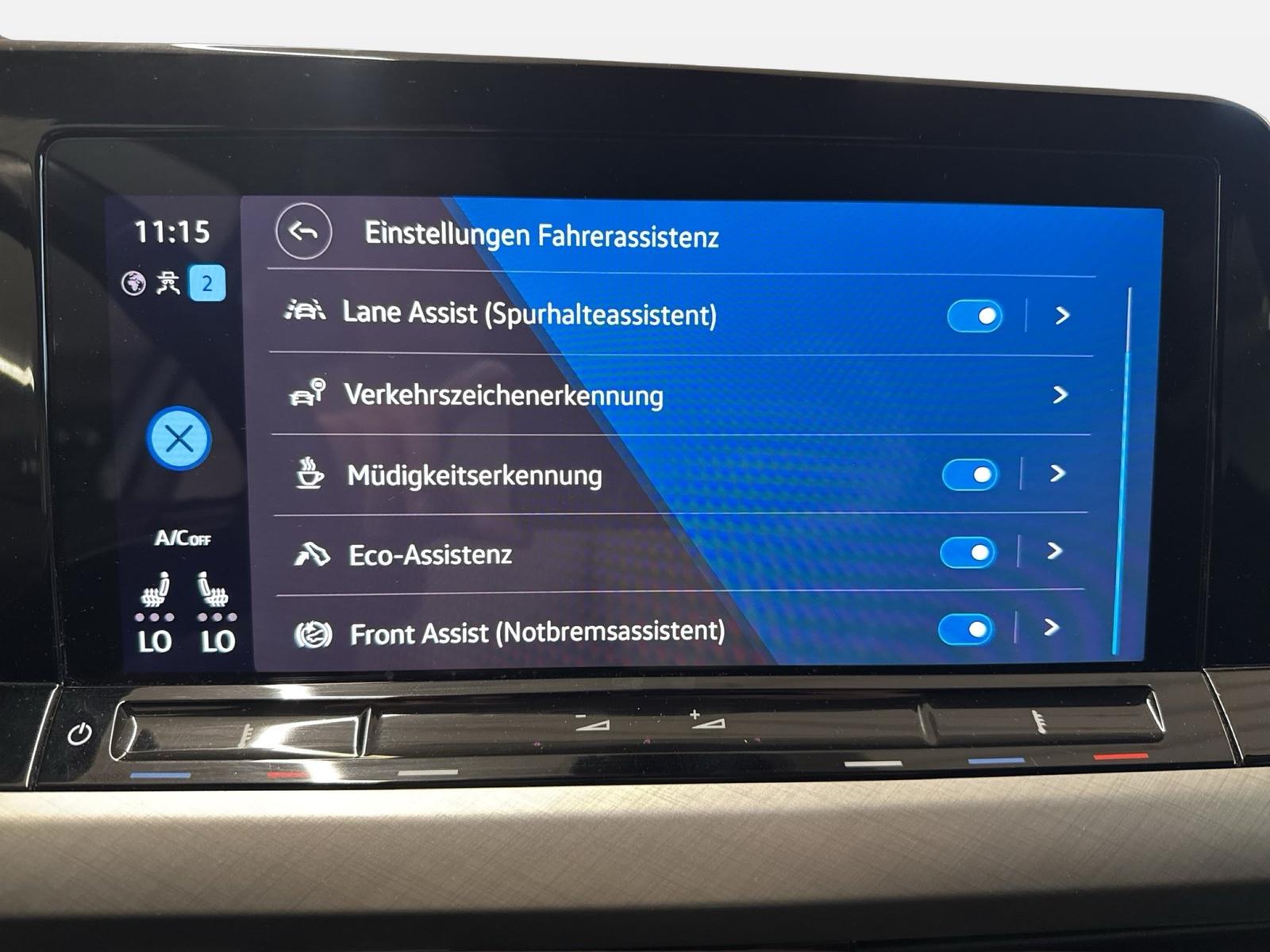 Volkswagen Golf VIII 1.5TSI Life CarPlay h/k AHK Standhzg