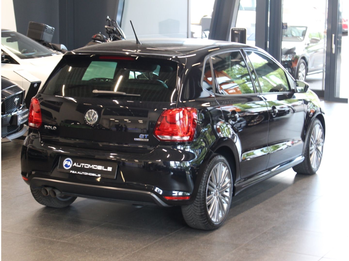 Fahrzeugabbildung Volkswagen Polo V BlueGT 1.4 TSI Klima+ Sitzh+Sportfahrwerk