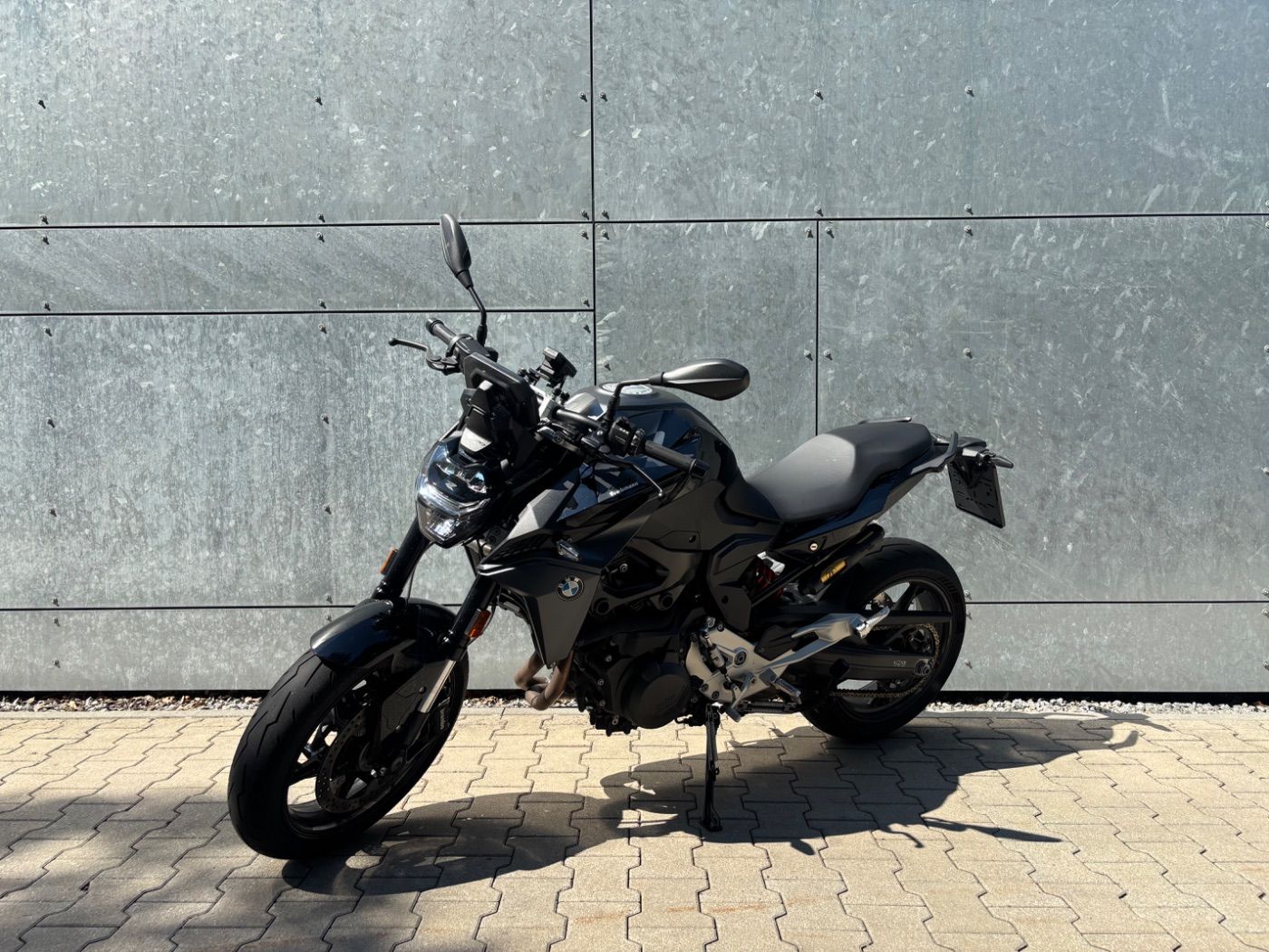 Fahrzeugabbildung BMW F 900 R Triple Black 2 Pakete