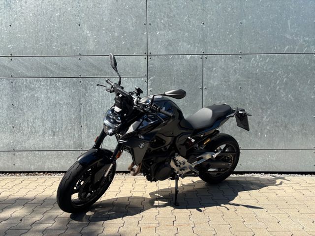 BMW F 900 R Triple Black 2 Pakete