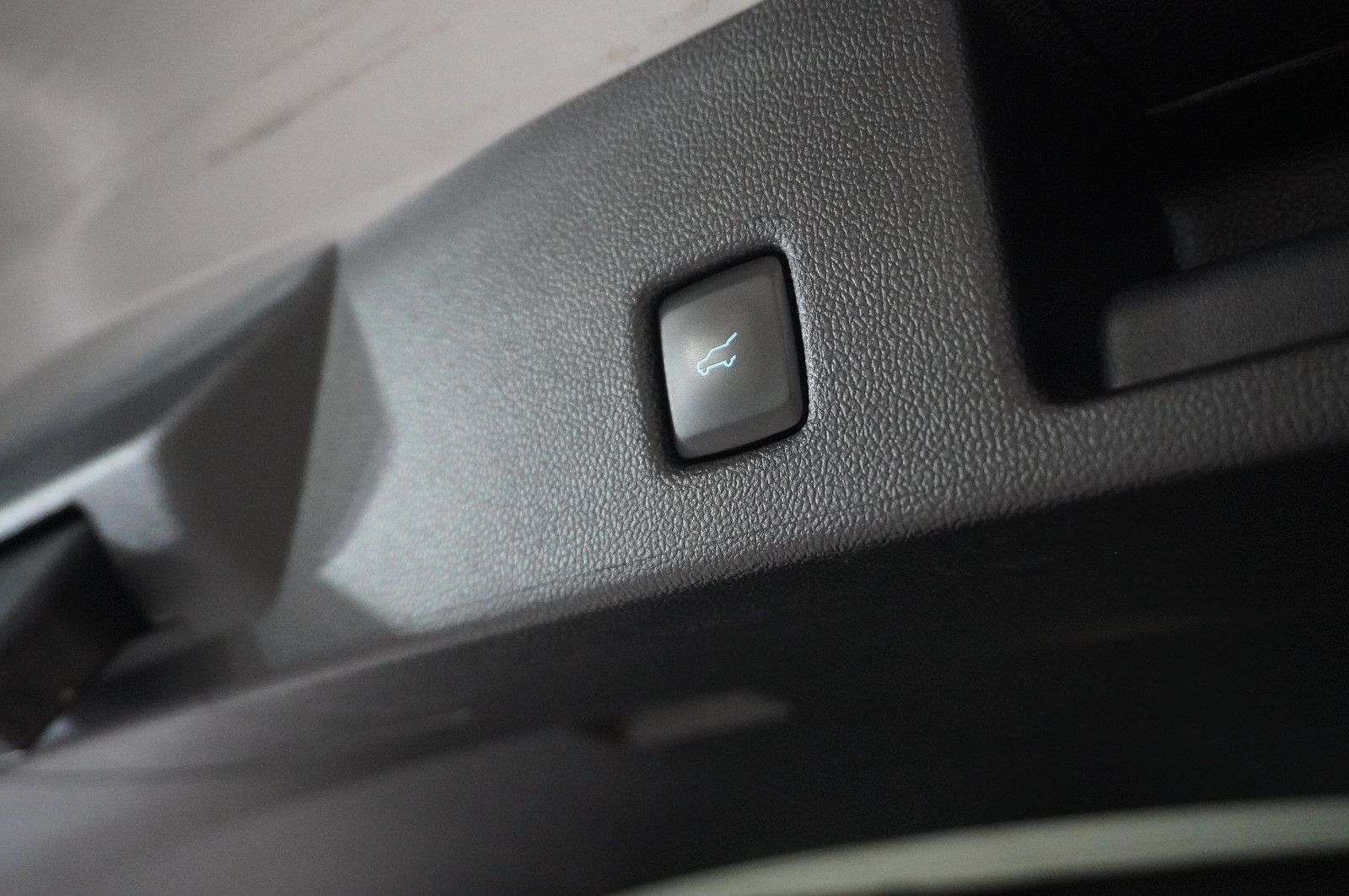 Fahrzeugabbildung Ford Kuga 2.5 HYBRID TITANIUM X 4X4 NAVI/LED/KAMERA