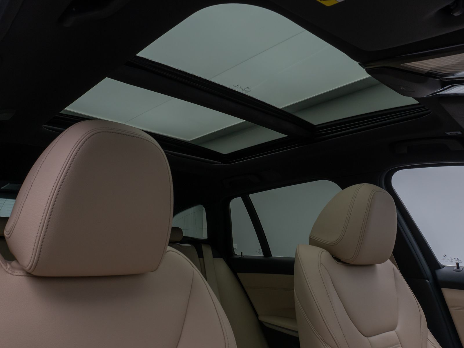 Fahrzeugabbildung BMW 320d xD LuxuryLine Kamera HUD DAB H/K AHK Komfor