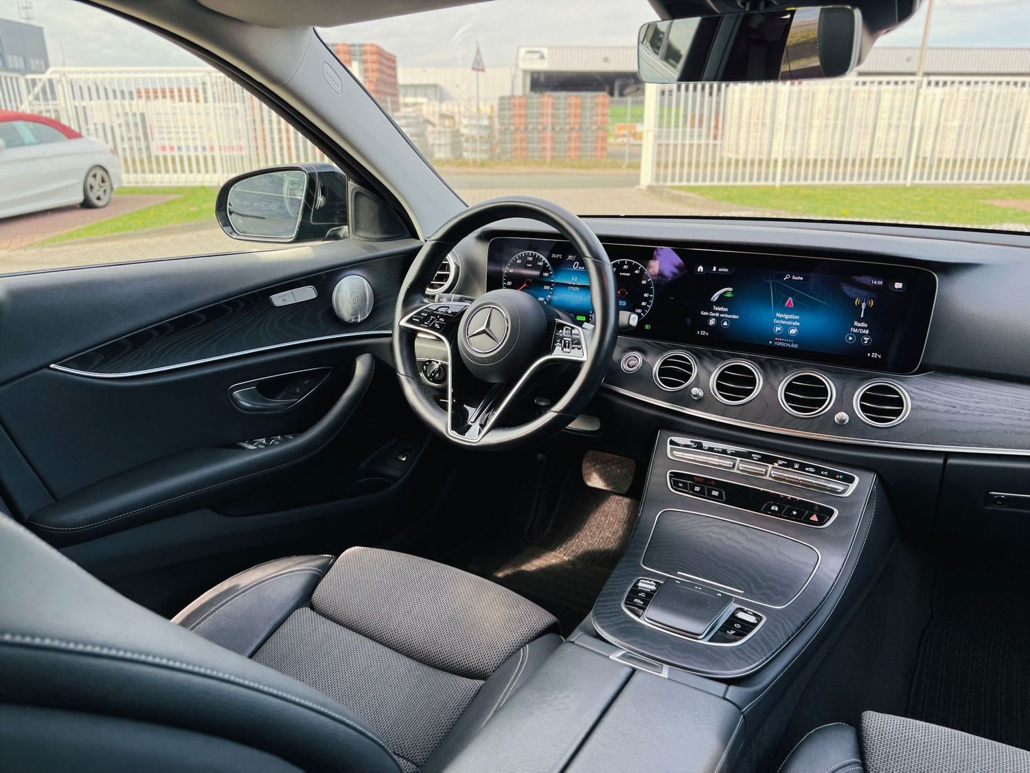 Fahrzeugabbildung Mercedes-Benz E 300 T de AVANTGARDE-NIGHT, Distronic, RFK, AHK