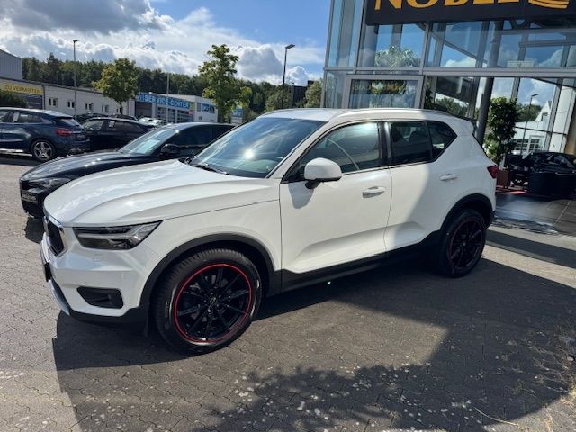 Fahrzeugabbildung Volvo XC40 Momentum Pro AWD AHK LED NAVI