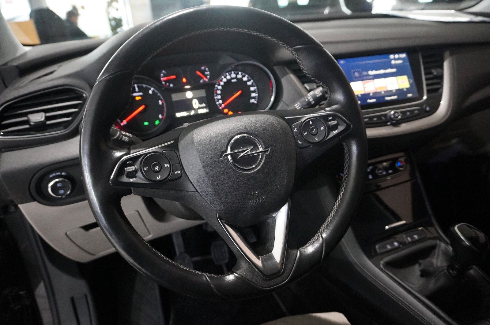 Fahrzeugabbildung Opel Grandland (X) 1.6D DYNAMIC NAVI/LED/360°/SH/GRIP