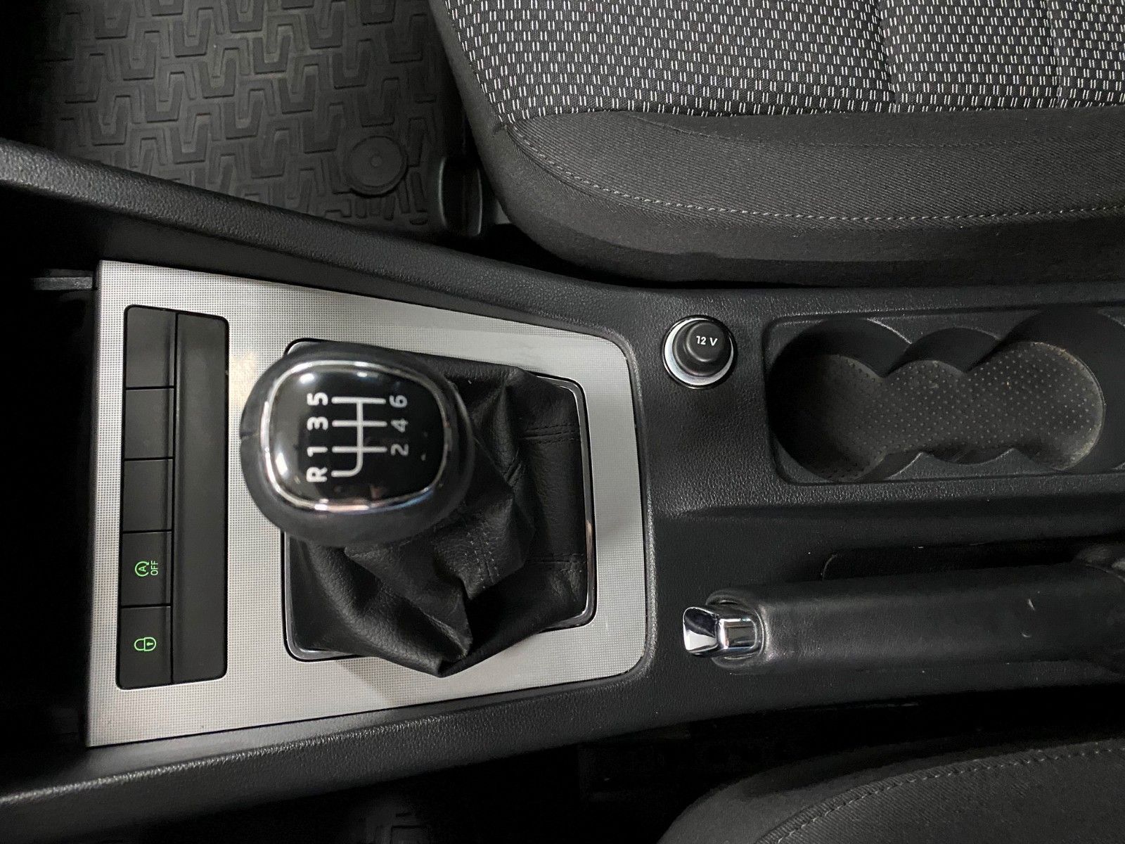 Fahrzeugabbildung SKODA Octavia 2.0 TDI Combi+NAVIGATION+ALU+ALLWETTER++