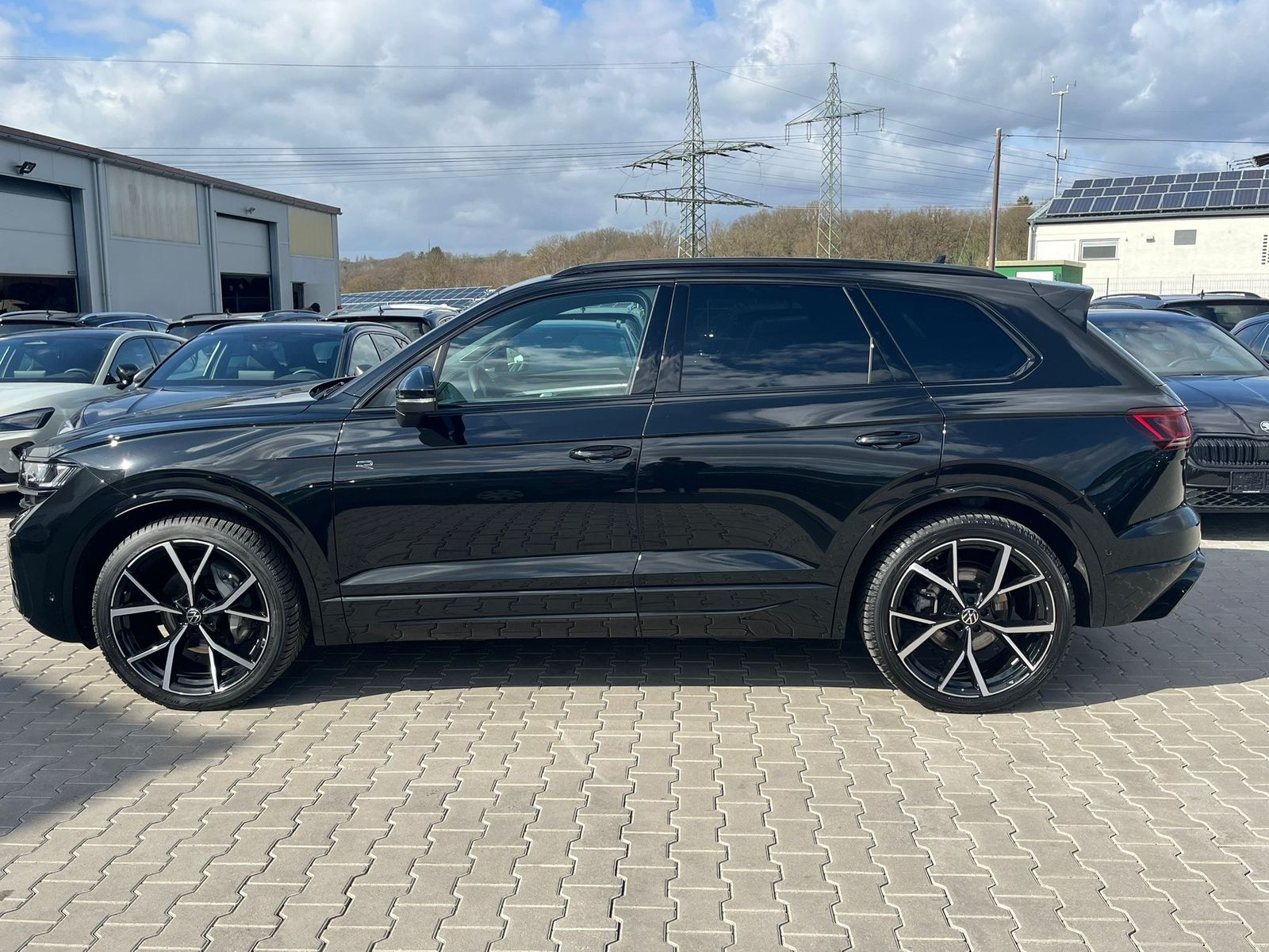 Fahrzeugabbildung Volkswagen Touareg 3.0TDI 4M R-Line VOLL Black 22" UPE 114T