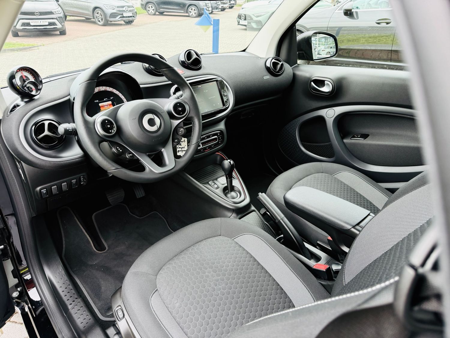 Fahrzeugabbildung Smart forTwo EQ EXCLUSIVE, Winter, LED, PTS, RFK, Pano