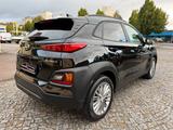 Hyundai Kona 1.0 T-GDI YES! Plus 2WD LED Navi HUD 1.Hand - mit Benzin-Antrieb: Schwarz, Leichtmetallfelgen