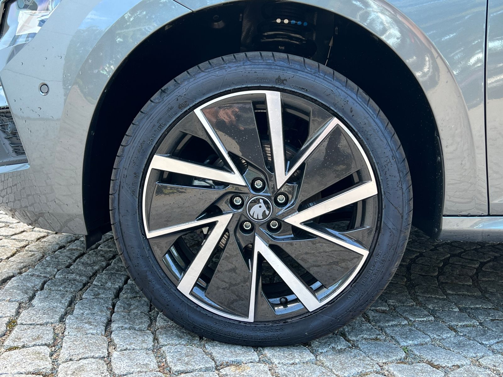 Fahrzeugabbildung SKODA Kamiq Tour 1.5 TSI DSG *AHK, Matrix-LED, Kamera,