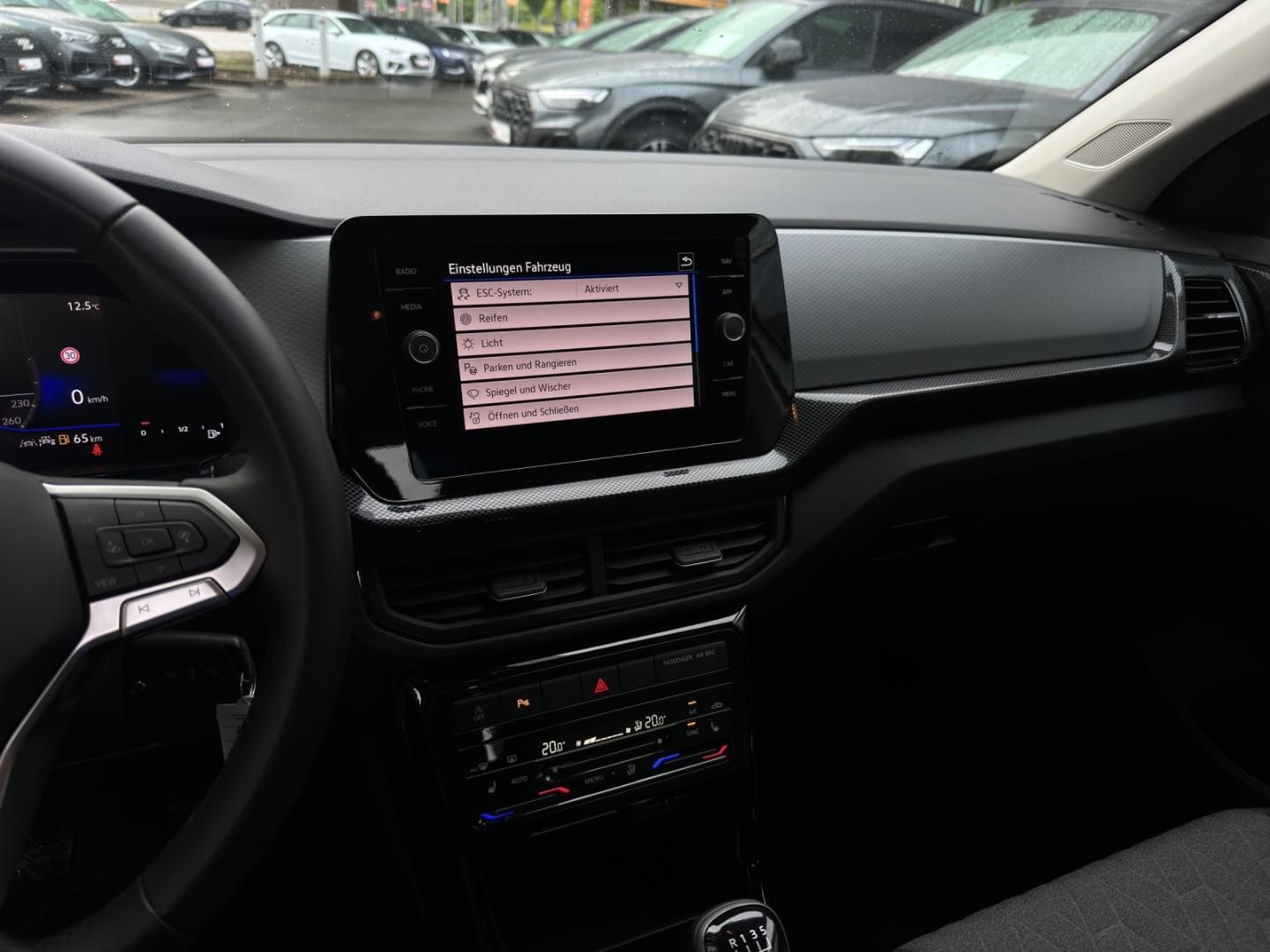 Fahrzeugabbildung Volkswagen T-Cross 1.0 TSI 70 kW Life LED,Navi,SHZ,ACC,PDC