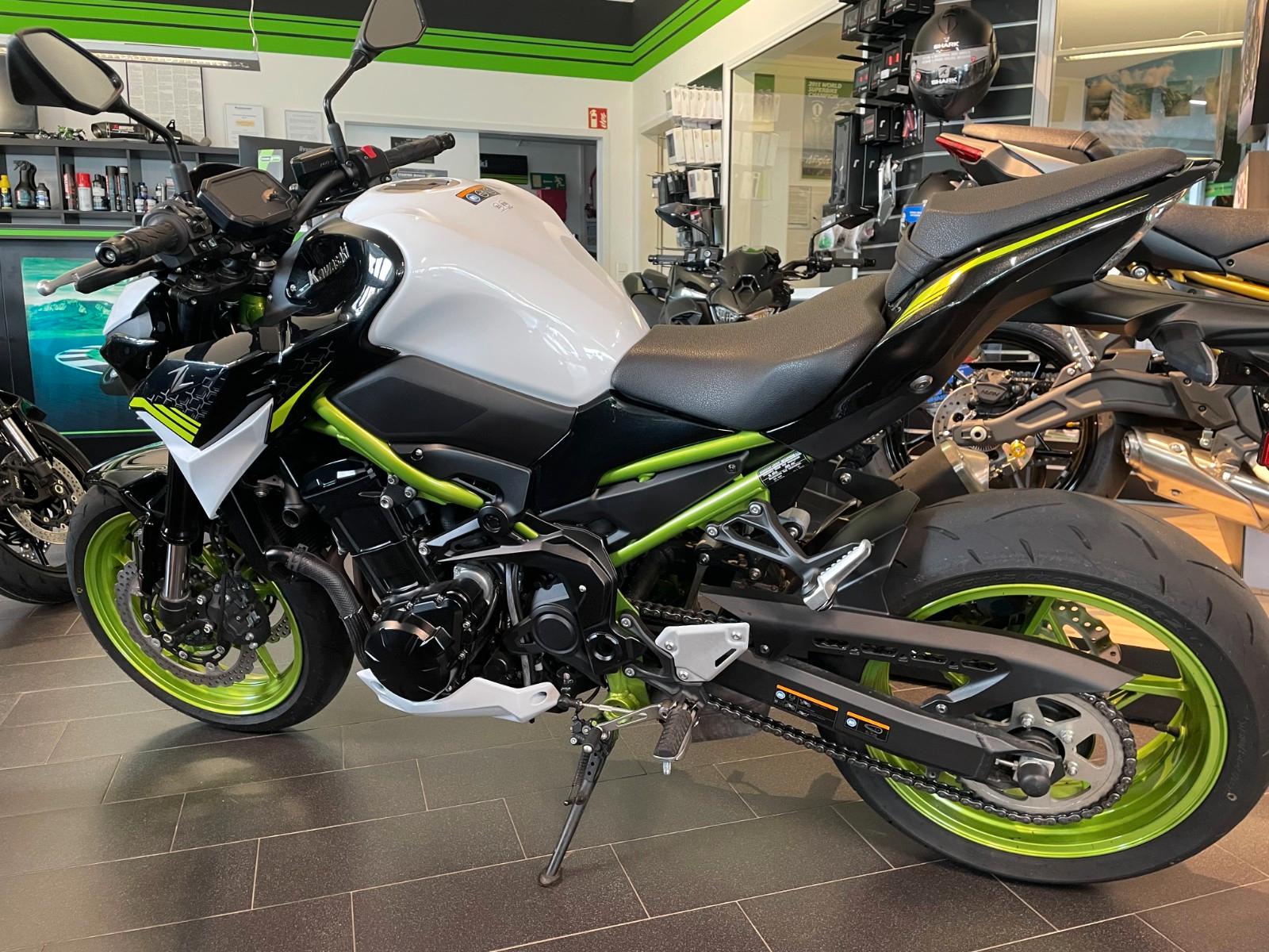 Kawasaki Z900 70KW Top Zustand A2 fähig