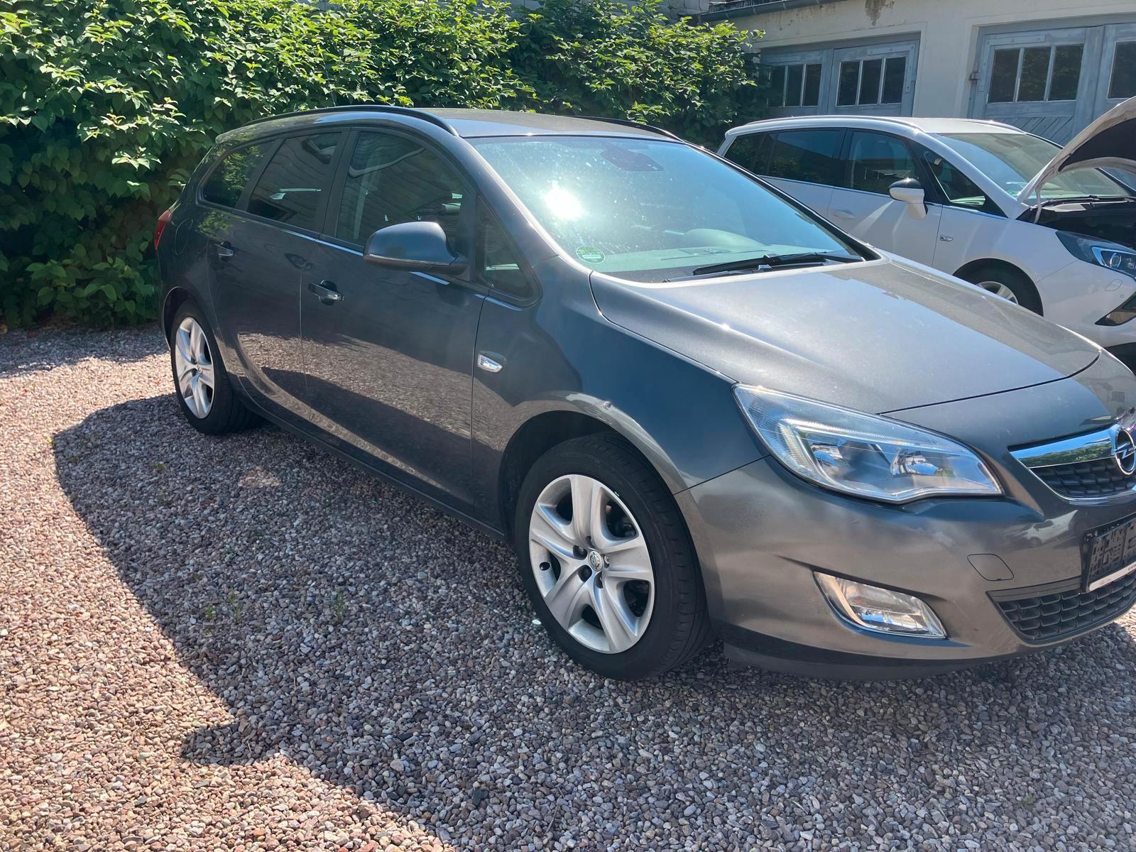 Opel Astra J Sports Tourer  Edition Motorschaden