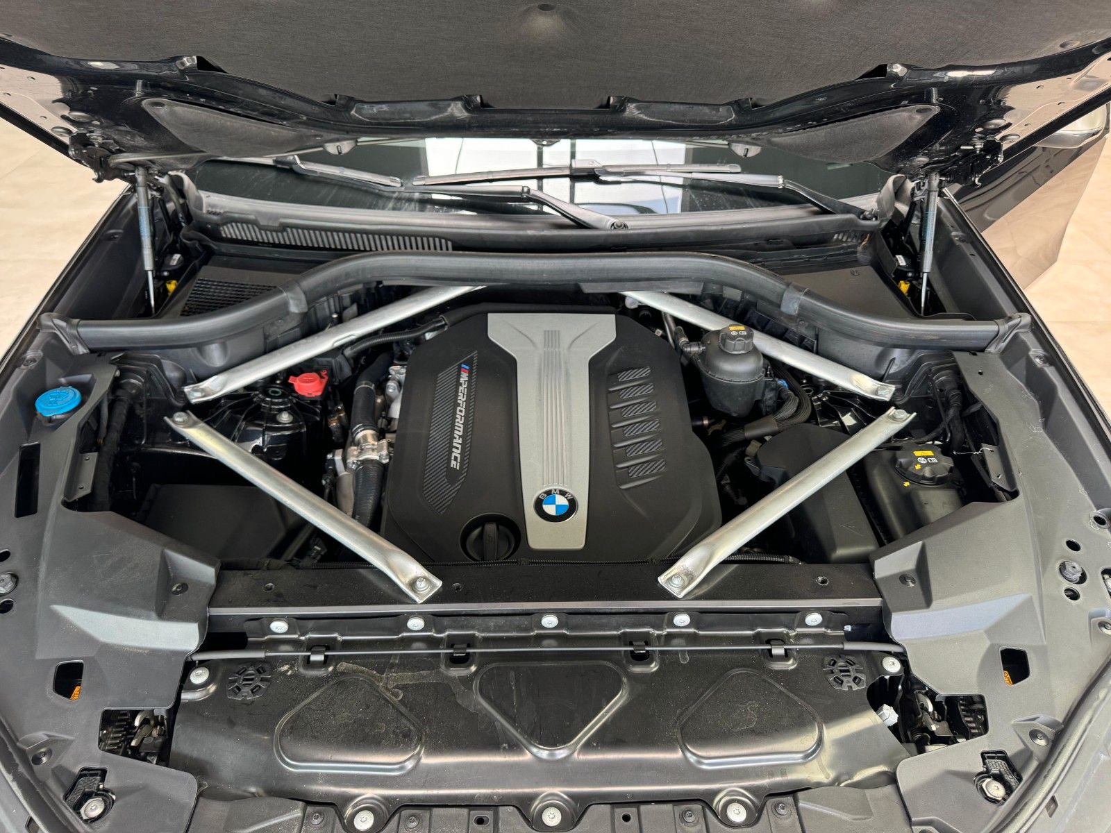 Fahrzeugabbildung BMW X5 M50d*Laser*Sky*360°*HUD*Luft*22"*Soft*AHK*