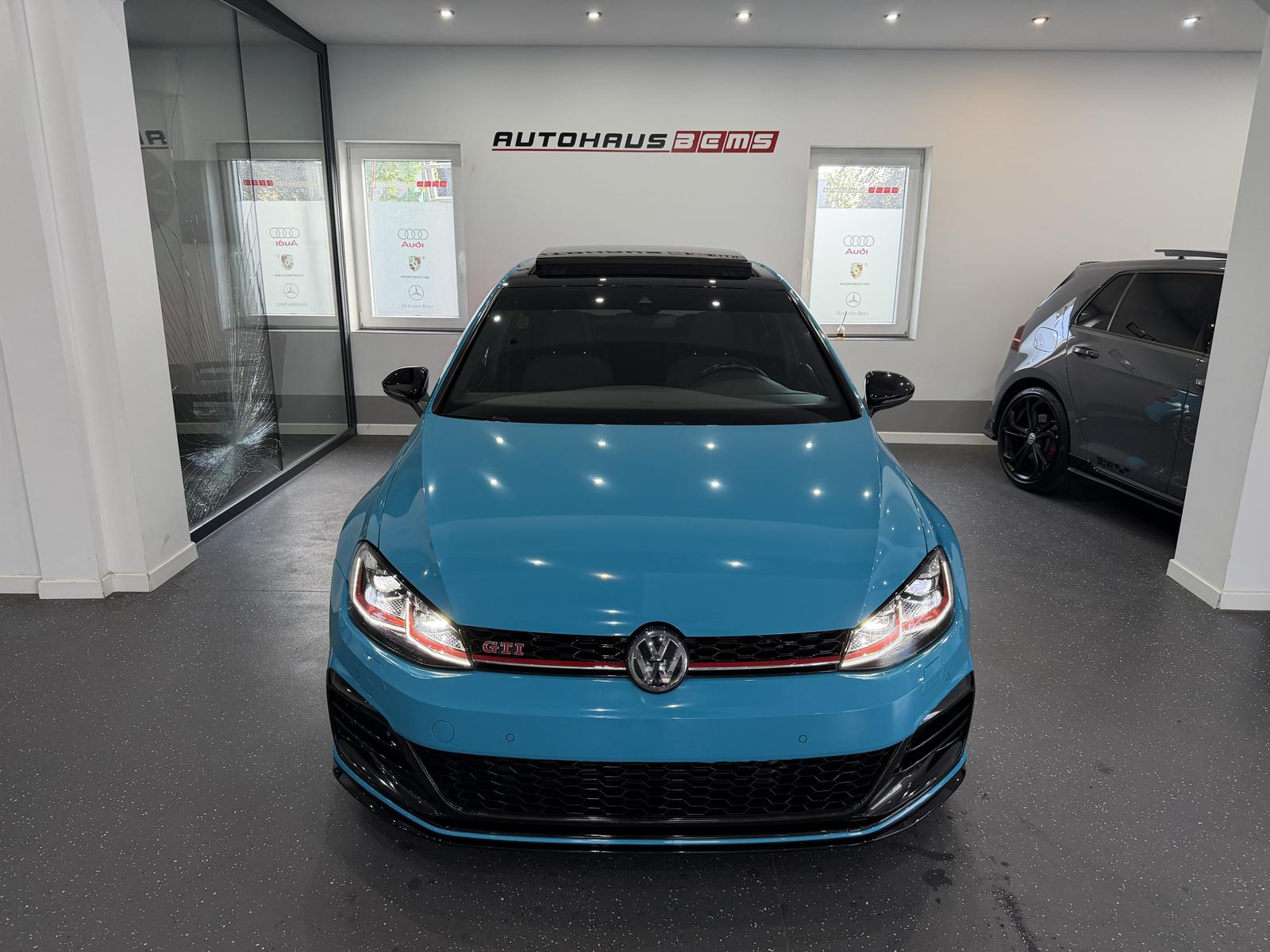 Volkswagen Golf GTI TCR *ACC*AKRA*PANO*DYN*LUFTFAHRWERK