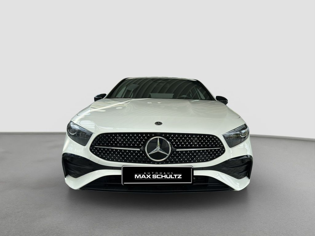 Fahrzeugabbildung Mercedes-Benz A 200 AMG Line AMG*Night*Navi*PDC*ParkAss*RFK