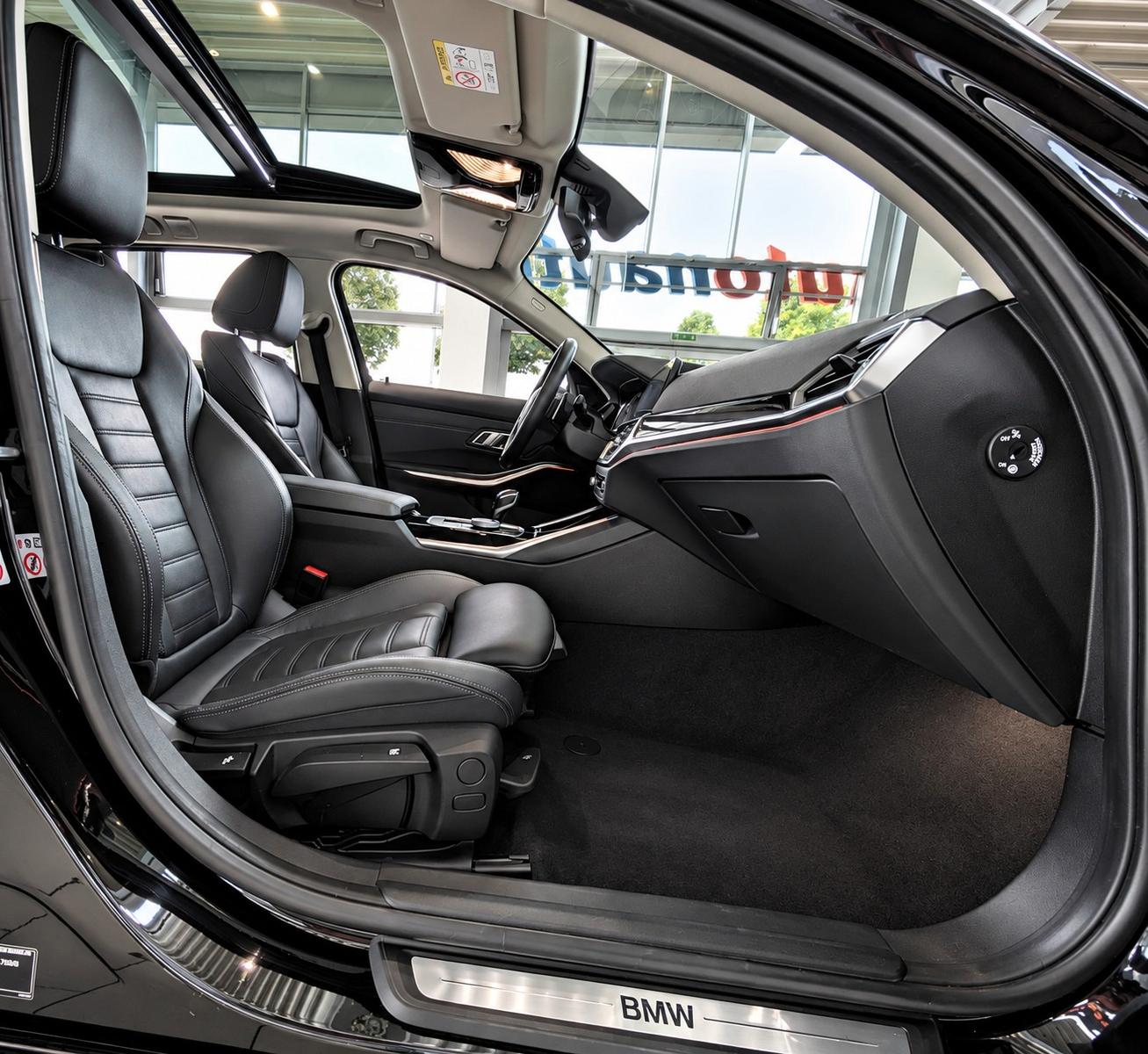 BMW 330d xDrive SAG LUXURY LEDER VIRTUAL  PANO LED