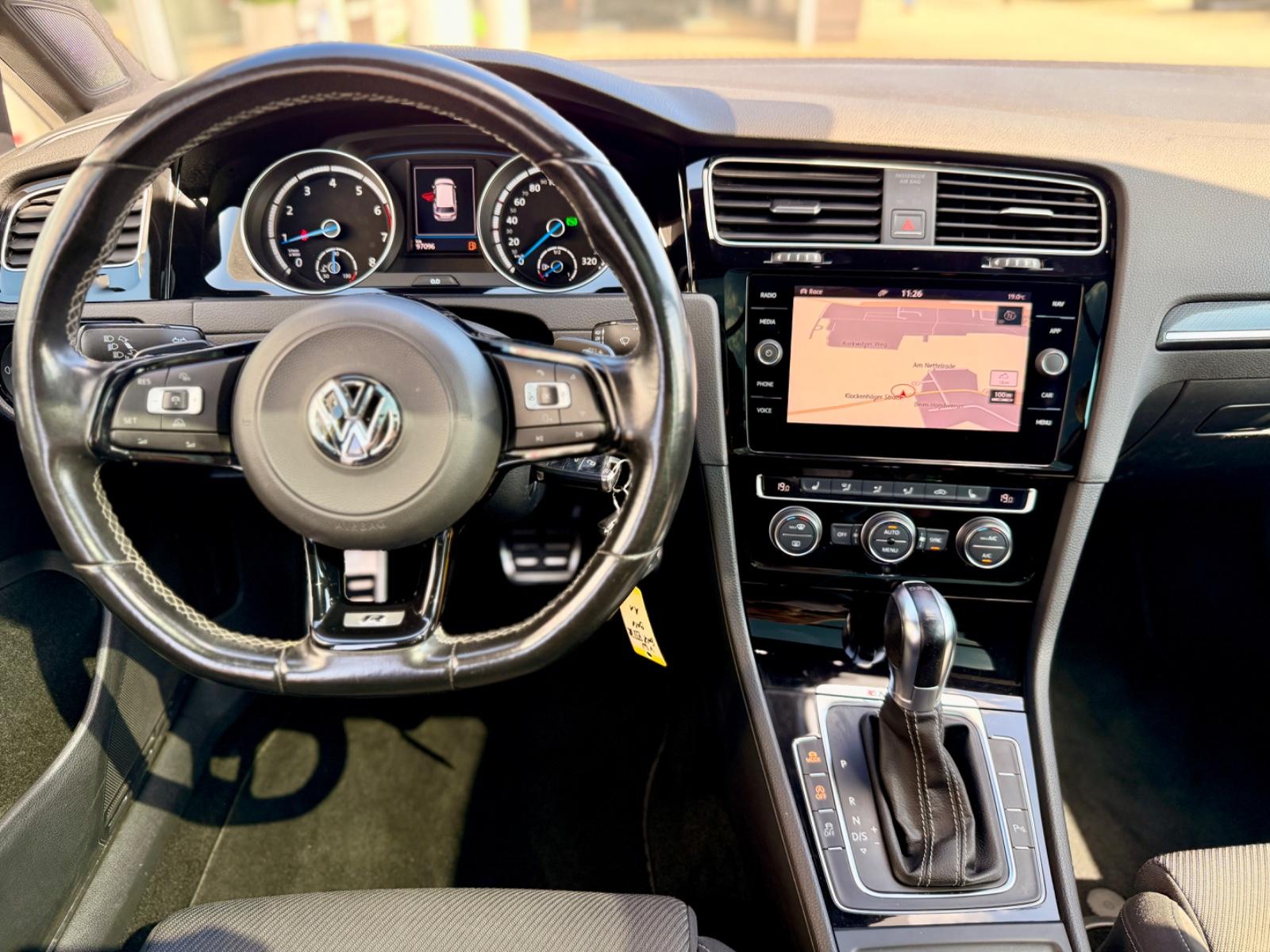 Volkswagen Golf VII Variant R 4Motion LED ACC DCC PANO