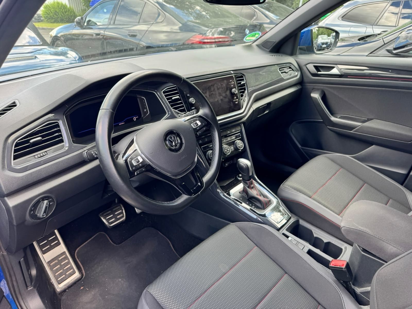 Fahrzeugabbildung Volkswagen T-Roc 20 TDI DSG Sport NAVIGATION SPORT VIRTUAL
