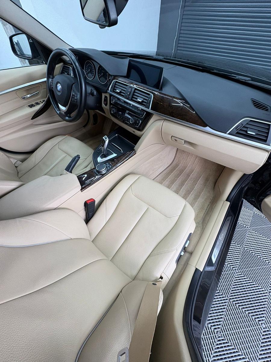 BMW 330 i xDrive Touring Luxury Line – 252 ch – HUD – Cuir – LED adaptatifs – Caméra – Navi Pro