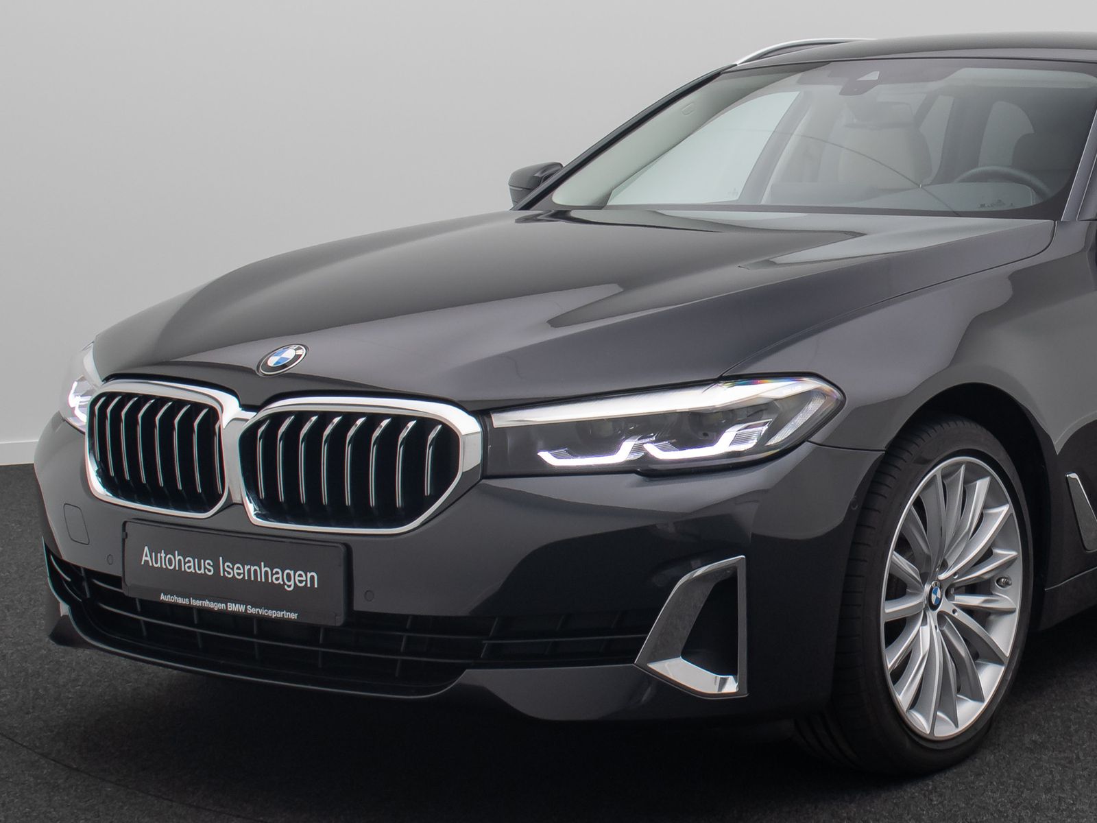 Fahrzeugabbildung BMW 520d Luxury Line Kamera DAB HiFi WLAN Alarm 19"