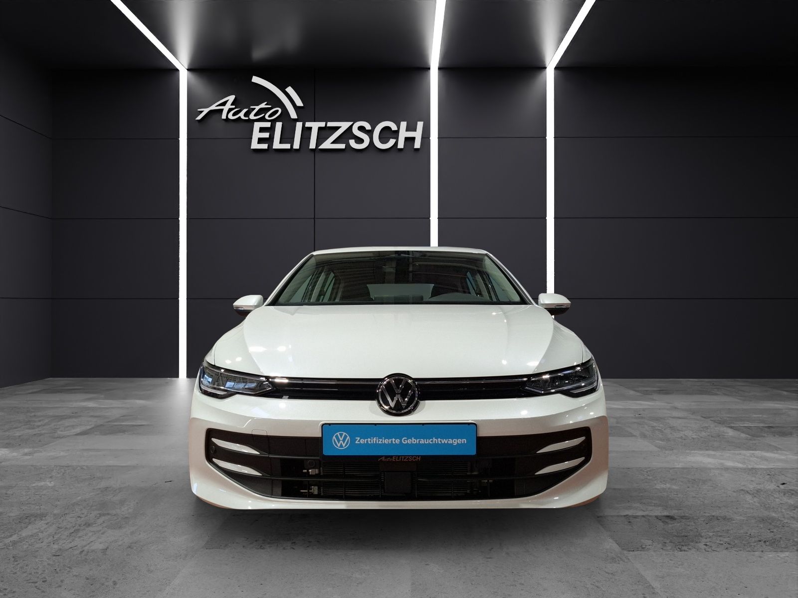 Fahrzeugabbildung Volkswagen Golf VIII TSI Life Standhzg LED Navi AID ACC RFK