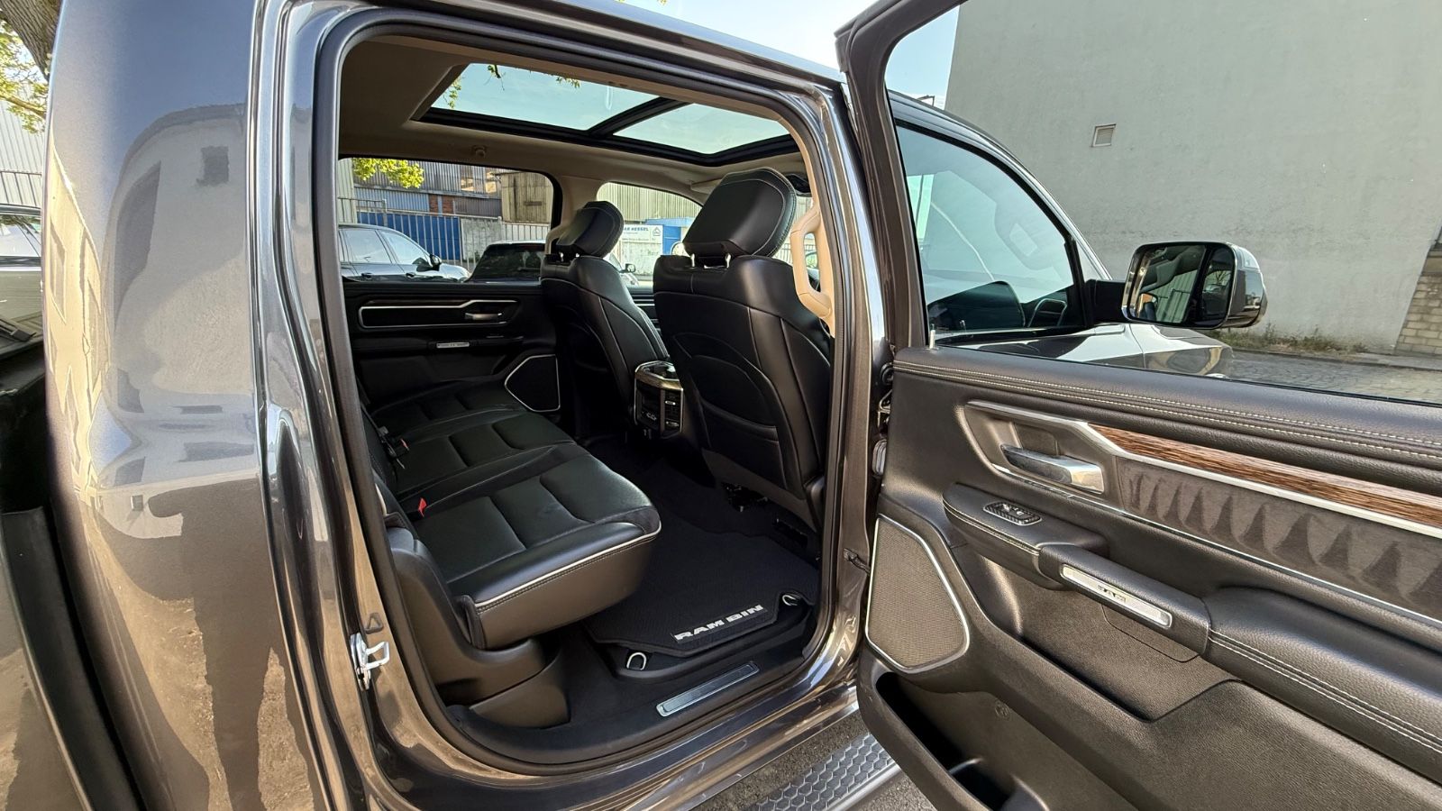 Fahrzeugabbildung Dodge RAM Gen.5  Panorama-LED-Kamera-Sitzkühlung