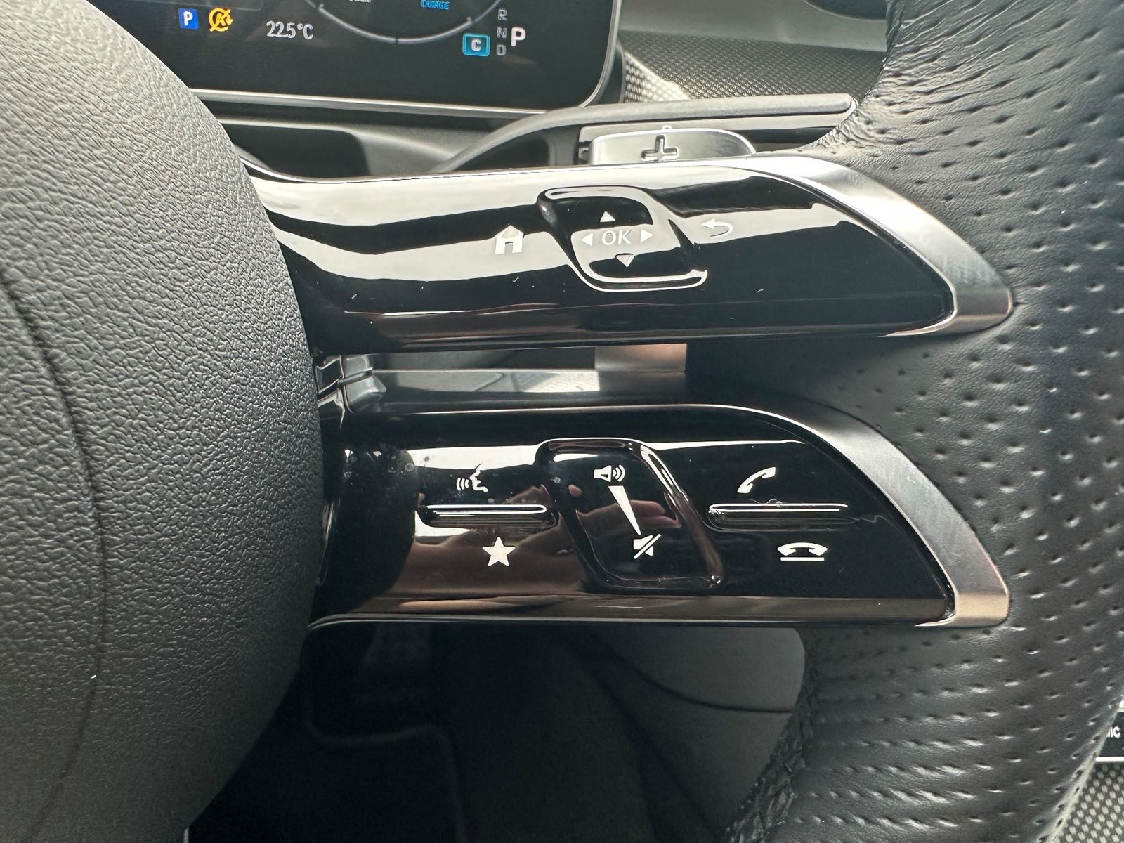 Fahrzeugabbildung Mercedes-Benz C 220d T AMG Line NAV+LED+ACC+KAMERA+PANO+STHZG