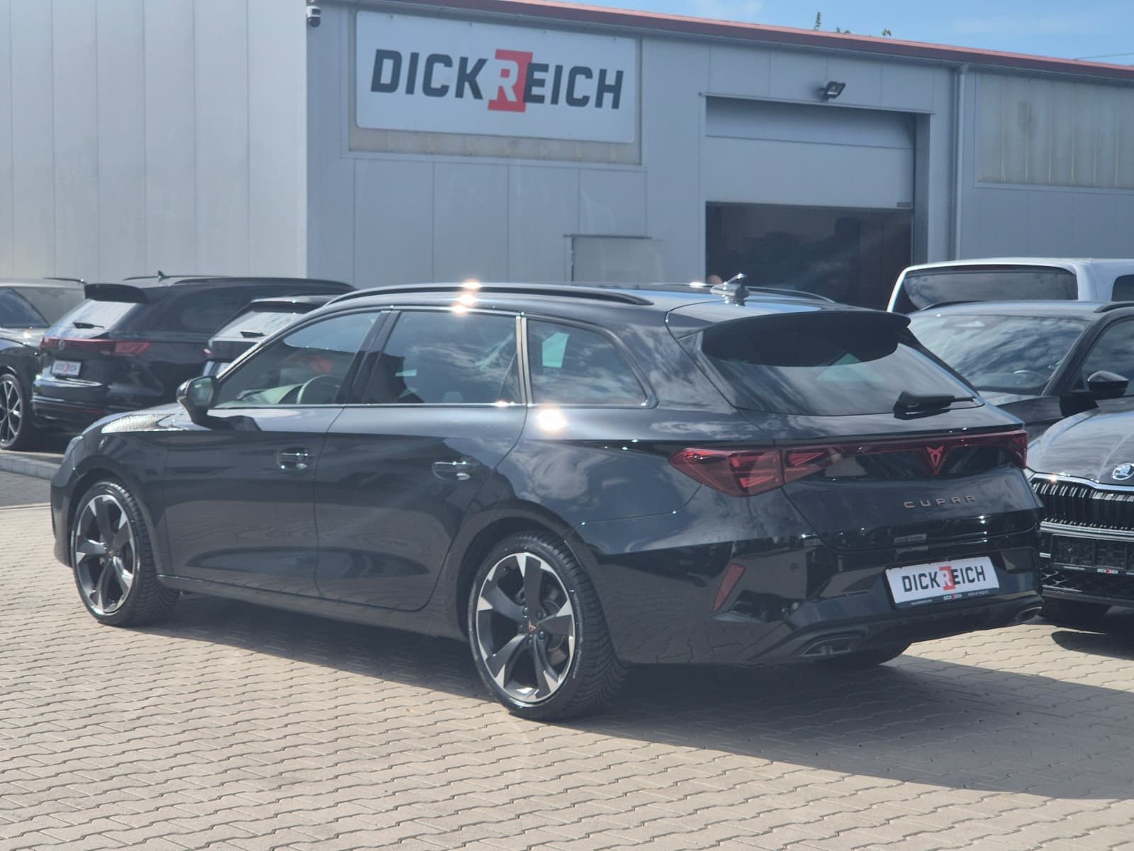 Fahrzeugabbildung CUPRA Leon 1.5 eTSI DSG AHK*DYNAMICA*EDGE*LED*5JGARAN.