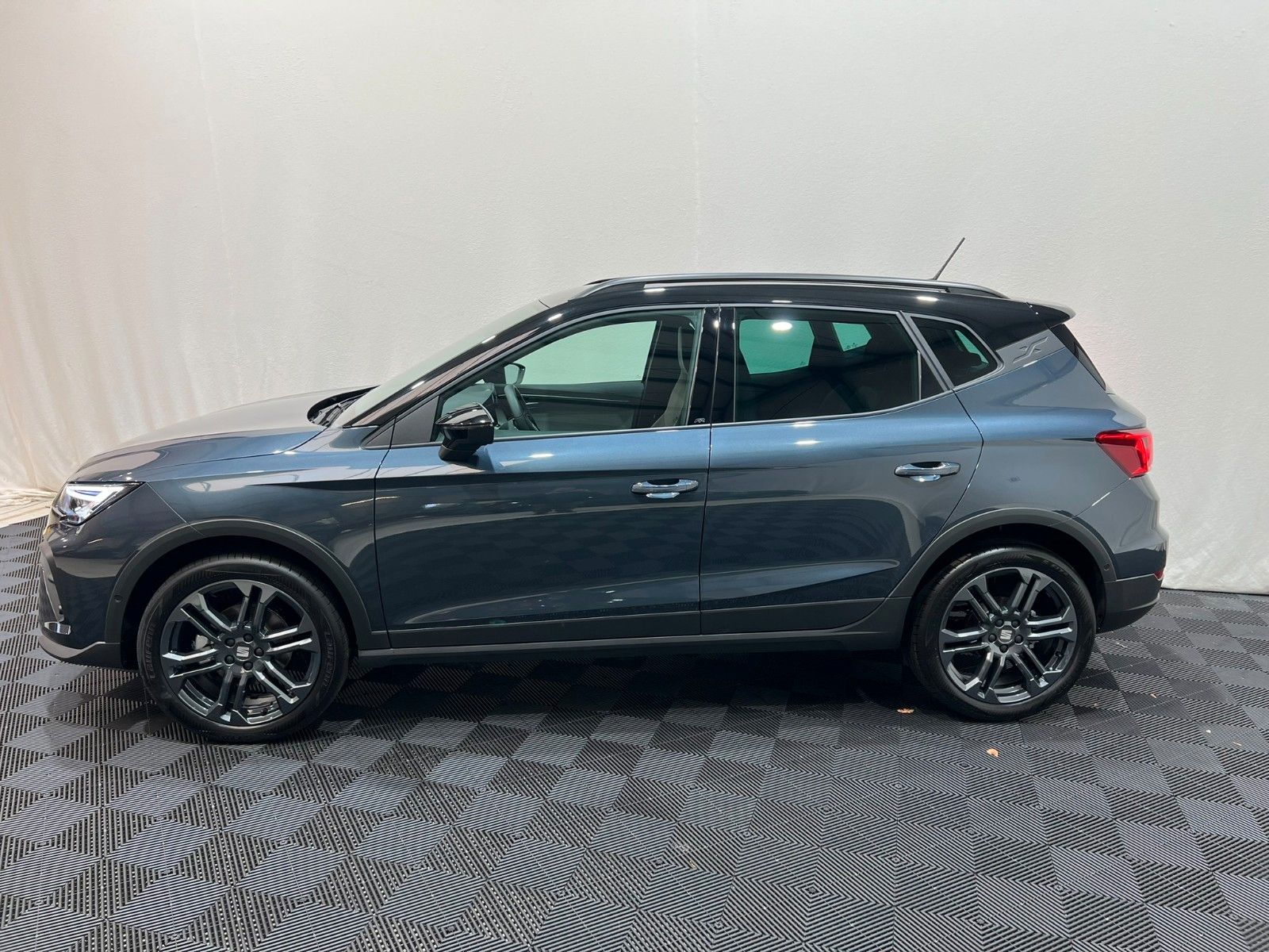 Fahrzeugabbildung SEAT Arona 1.5 TSI 110kW FR DSG