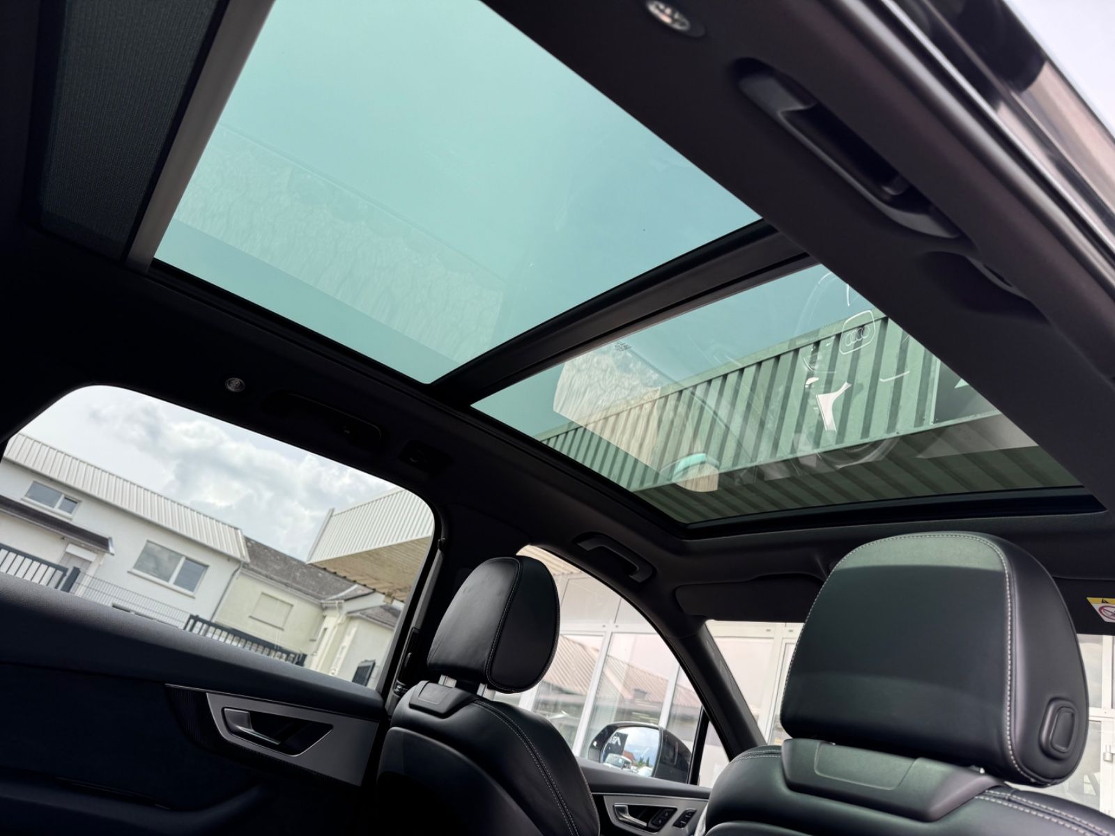 Fahrzeugabbildung Audi SQ7/RAUTEN-SITZE/PANO/AHK/360°Cam/Carbon/BOSE/